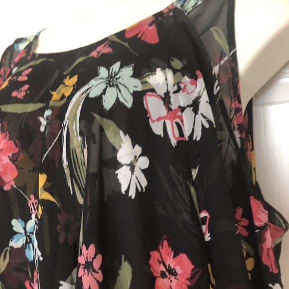 LANE BRYANT Sz26-28 LAYERD FLORAL BLOUSE - Picture 2 of 15